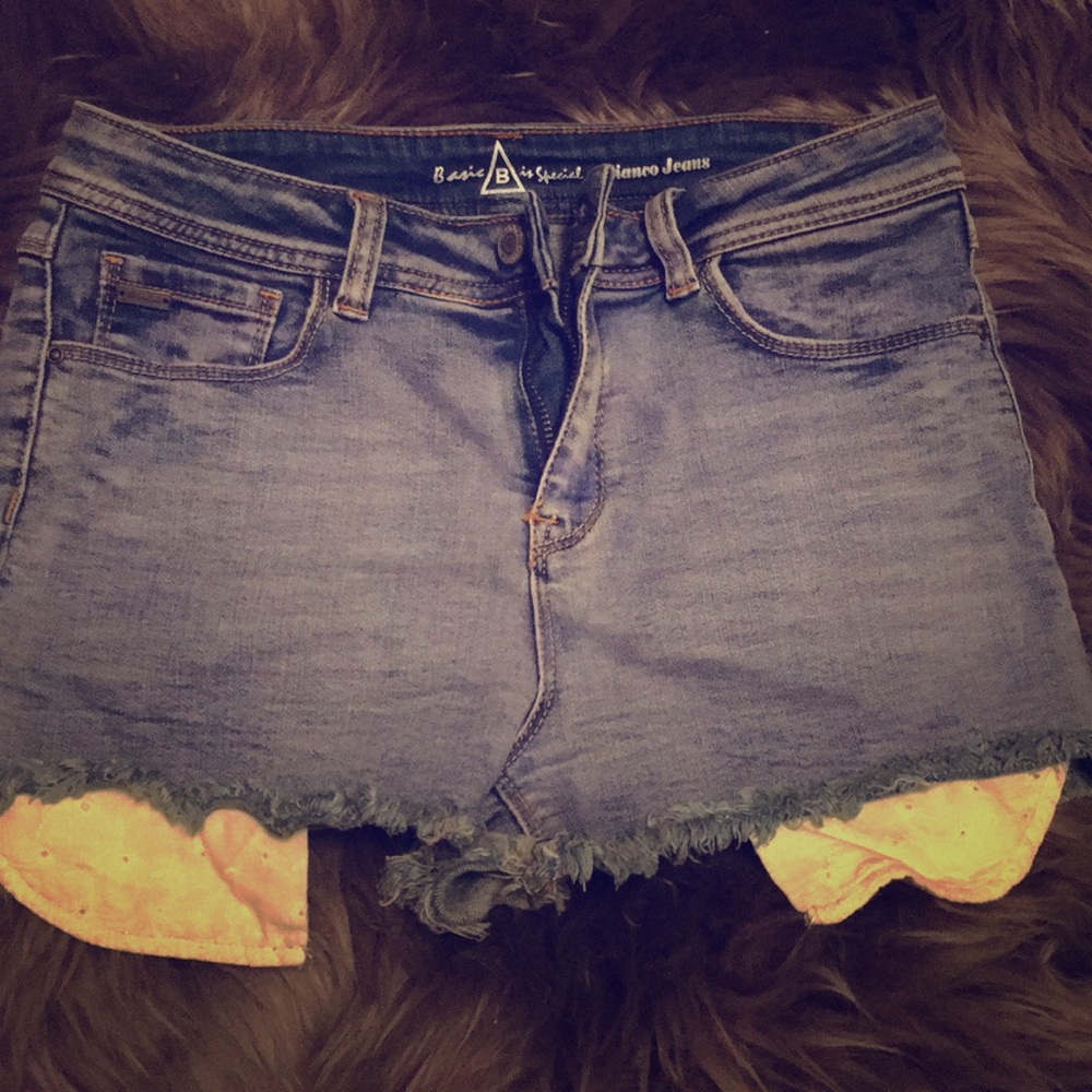Short shorts 💁🏻‍♀️